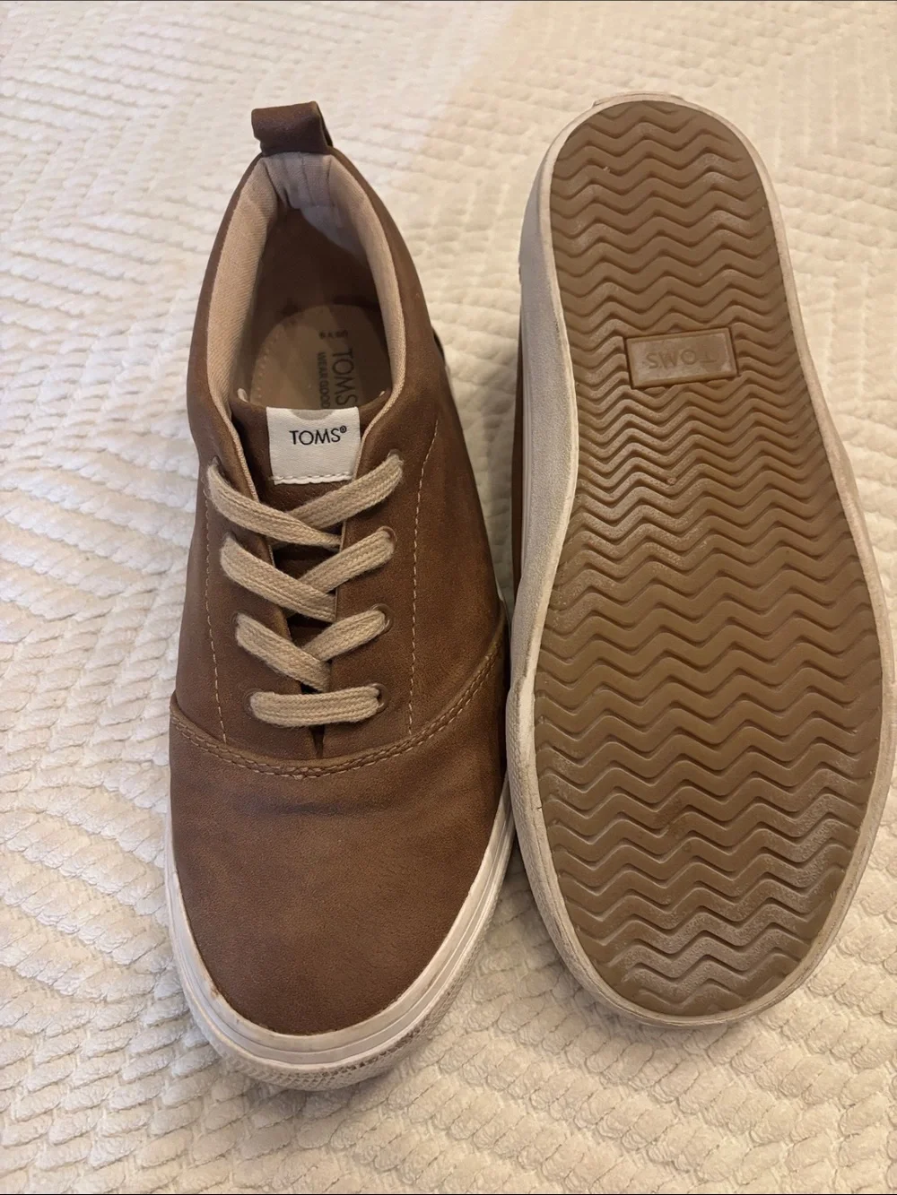 Toms low top
